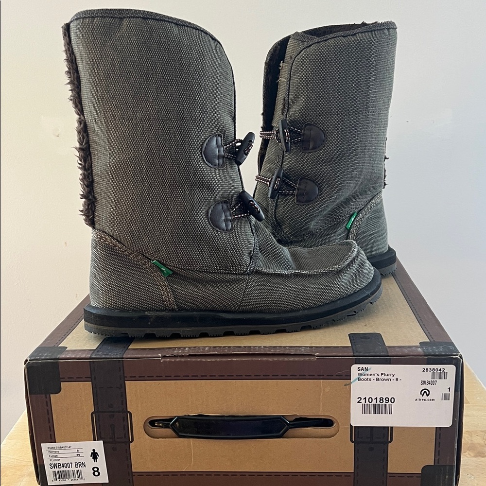 Sanuk Flurry Brown Winter Boots with Toggle Closures